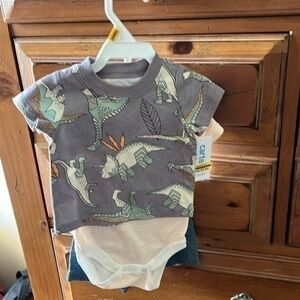Carter’s Baby Boy’s Shorts And Two Tees Size Newborn NWT